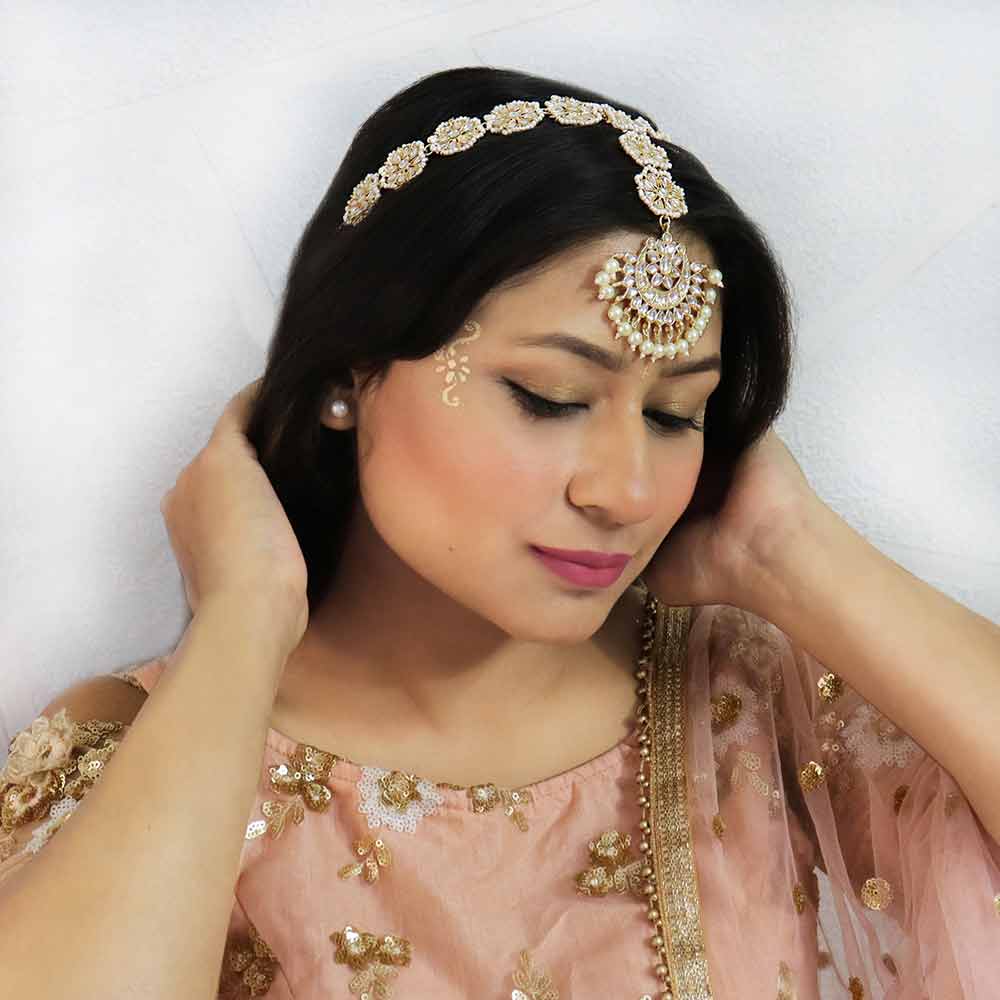 This item is unavailable - Etsy | Indian bride makeup, Tikka hairstyle, Matha  patti hairstyles